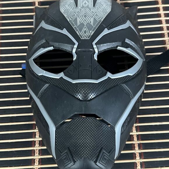 Marvel Avengers Black Panther Vibranium Power FX Light Up Mask Cosplay Costume. - Picture 8 of 9